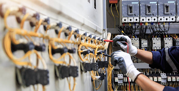 Professional Electrician technician working in Cedar Falls, IA